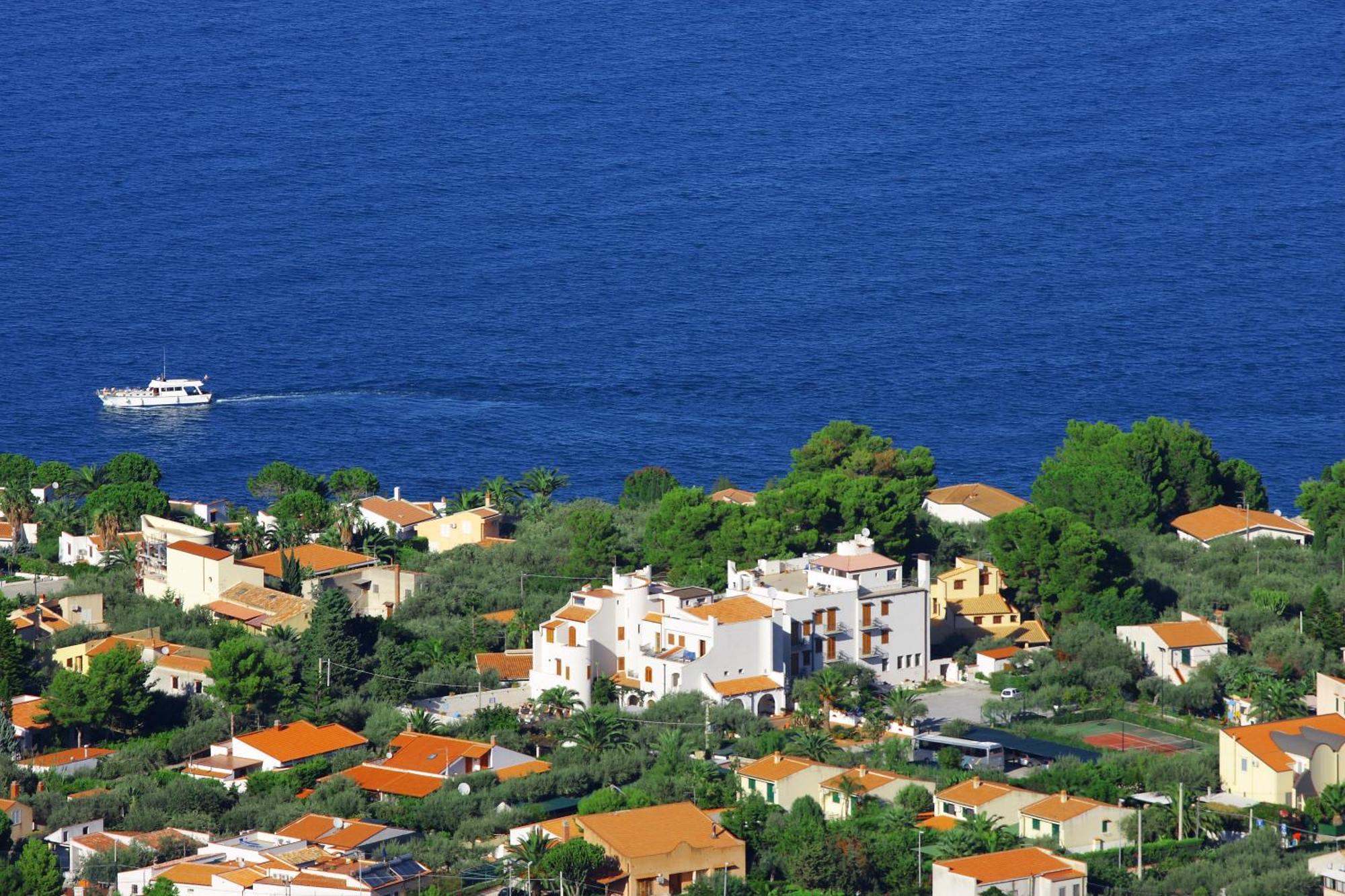 Hotel Baia Del Capitano Cefalu Bagian luar foto