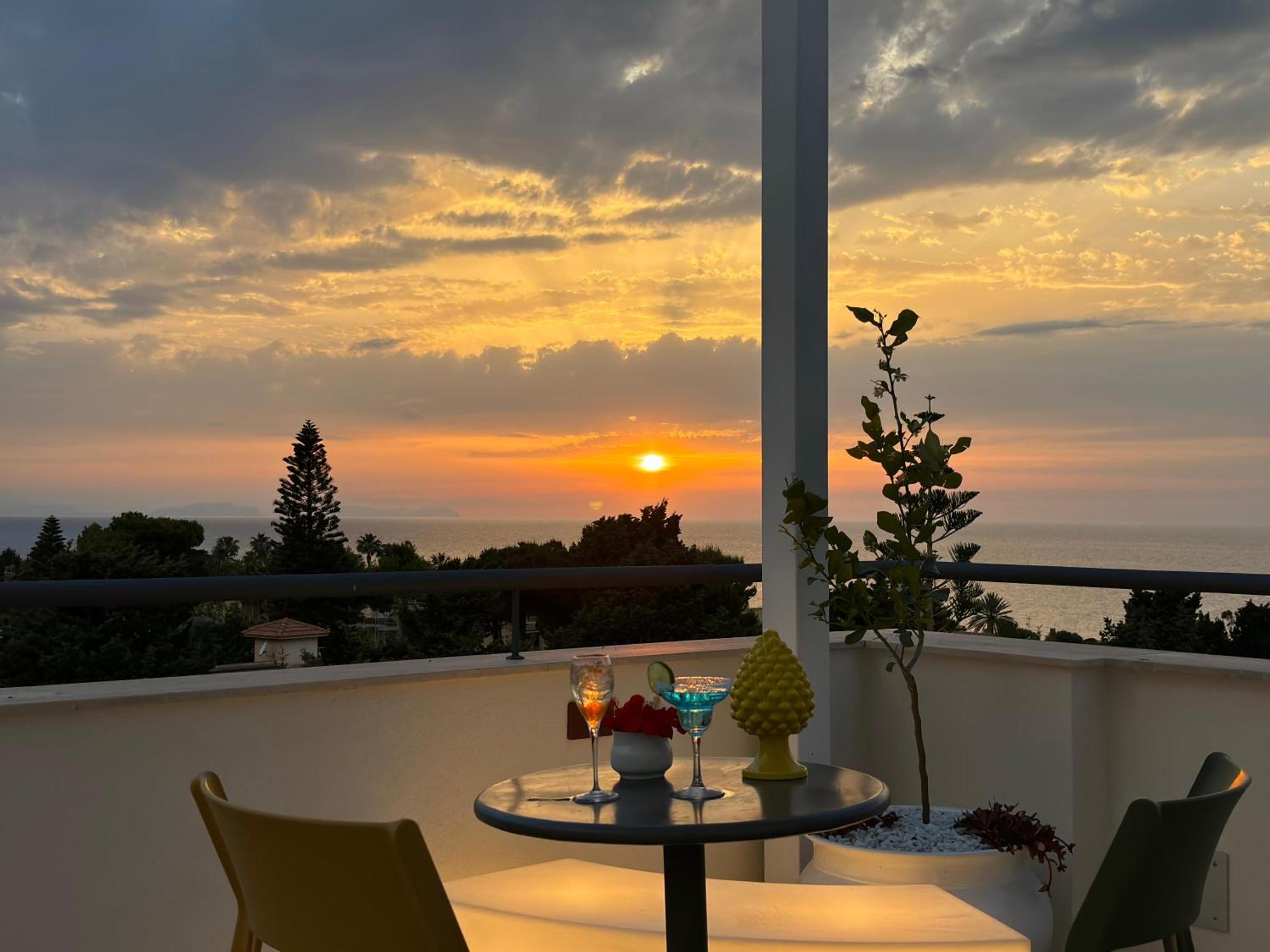 Hotel Baia Del Capitano Cefalu Bagian luar foto